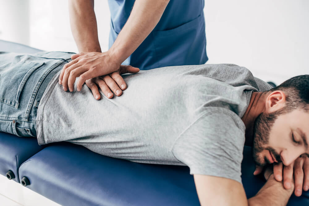 How a Professional Broker Serves Chiropractic Clinics